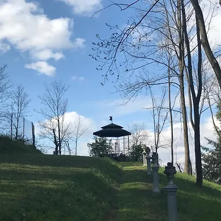 毗邻四季住宿加早餐旅馆 住宿加早餐酒店 3*