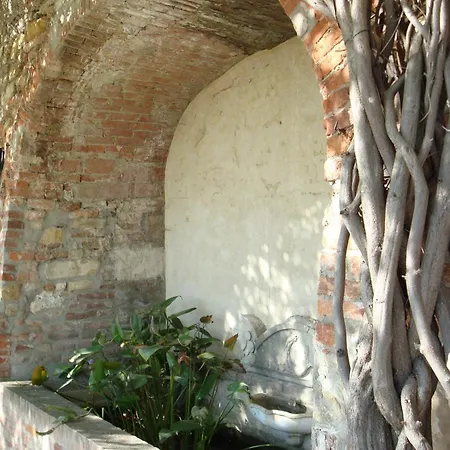 La Corte Delle 4 Stagioni Bed & Breakfast