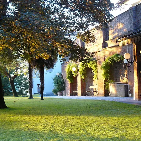 Bed & Breakfast La Corte Delle 4 Stagioni 3*
