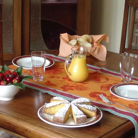Dimora Storica La Corte Delle 4 Stagioni Bed & Breakfast 4*