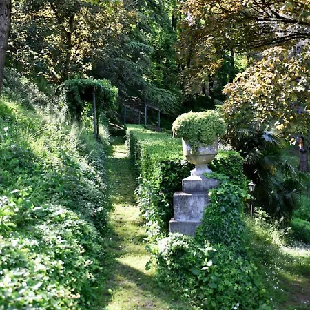 Bed & Breakfast Dimora Storica La Corte Delle 4 Stagioni 4*