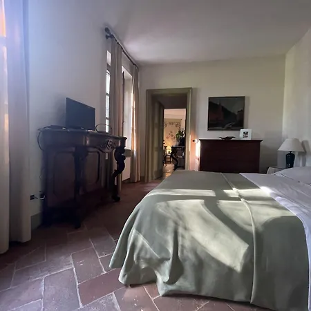 Bed & Breakfast Dimora Storica La Corte Delle 4 Stagioni 4*